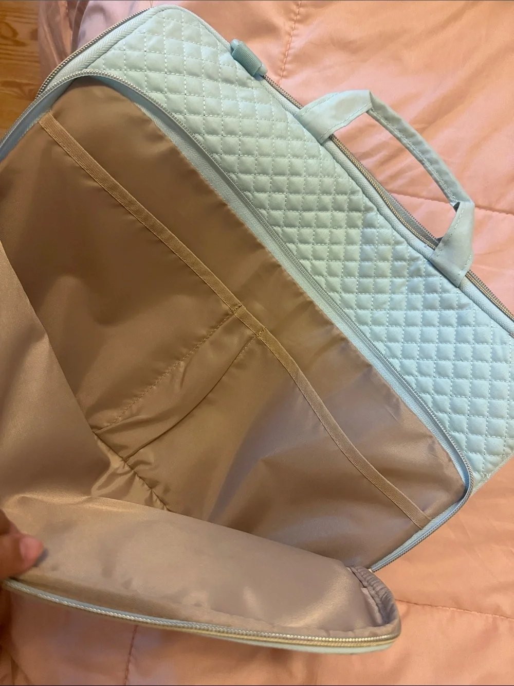 BAGSMART Quilted Laptop Tote in Sage Green